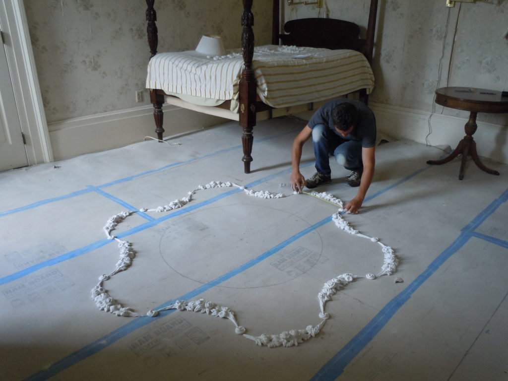 Undulating plaster garlands pattern